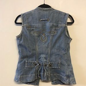 Beautiful detail jean vest - horse themed buttons